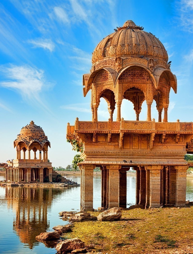 Gadi Sagar (Gadisar) Lake is one of the most important tourist attractions in Jaisalmer, Rajasthan, North India. | Your Complete Travel Guide to India