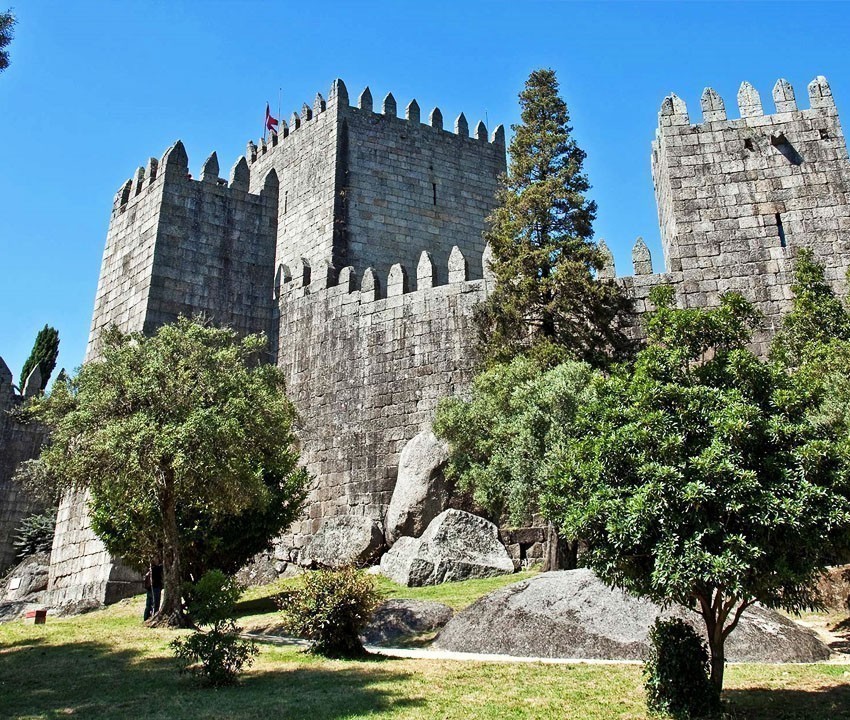 Guimaraes Castle, the most famous castle in Portugal as it was the birth place of the first Portuguese King and the Portuguese nation | 11 Must-See attractions in Portugal