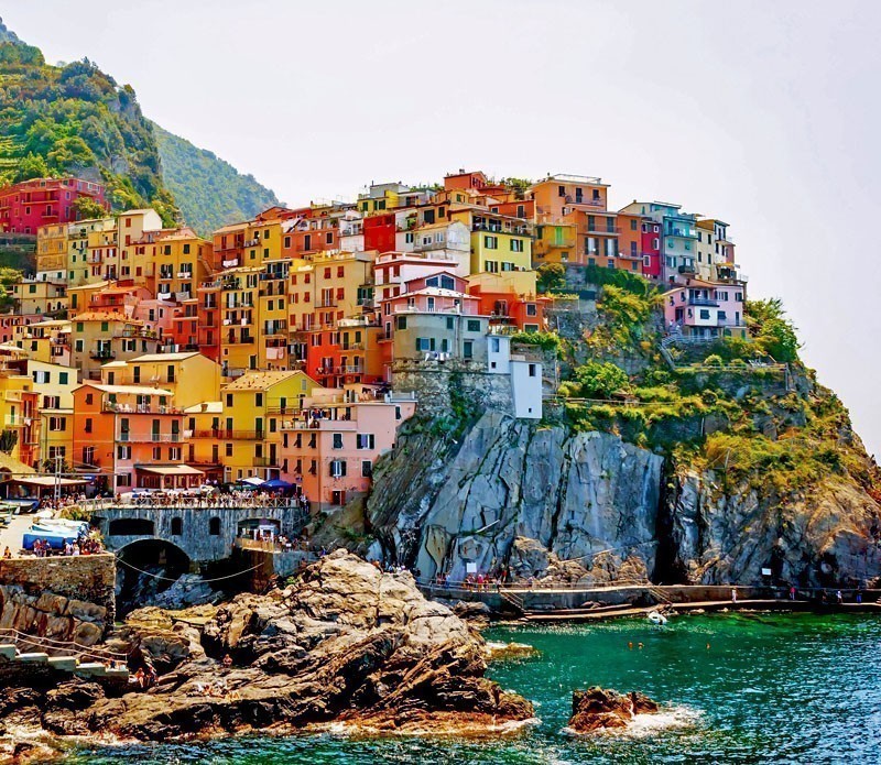 Beautiful View of Manarola, village of Cinque Terre | A visit to the 5 Towns of the Cinque Terre - Discover Italy