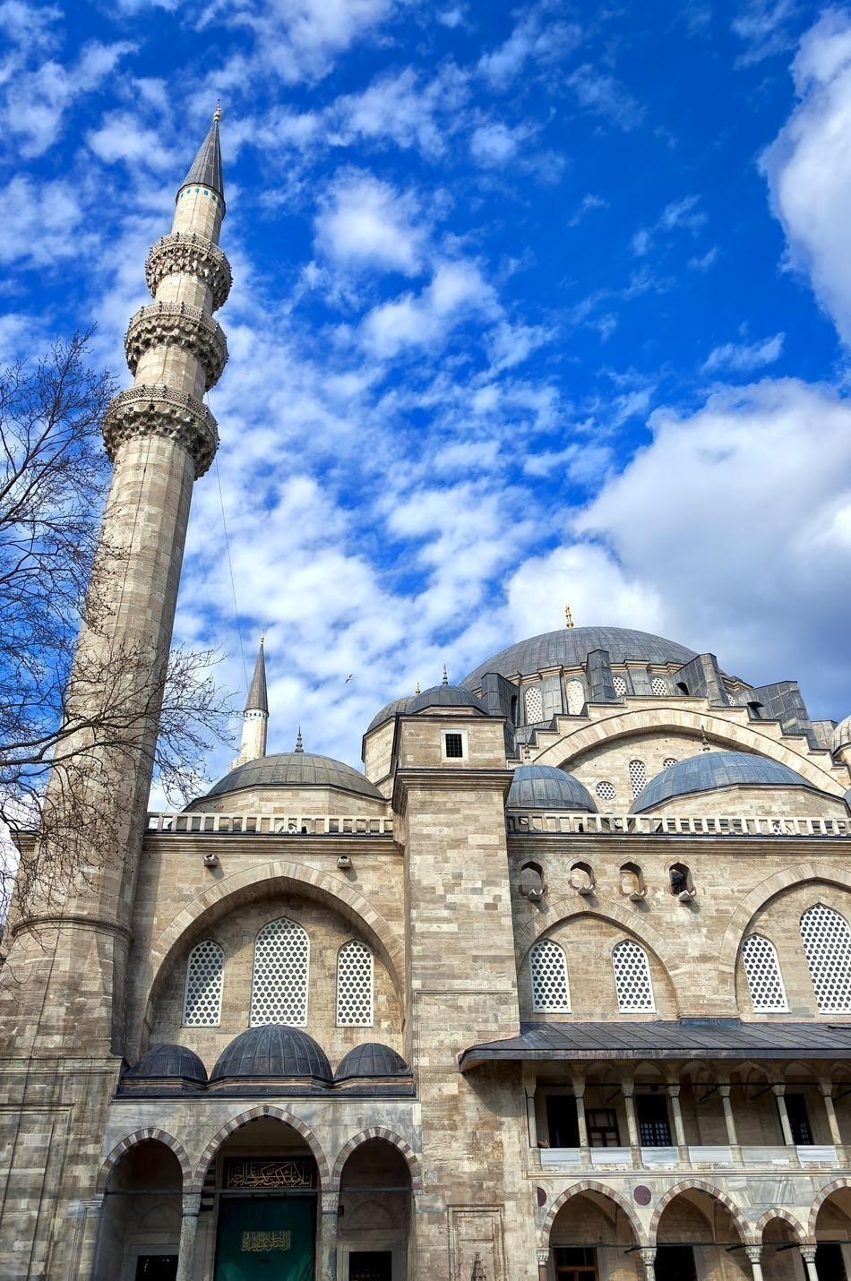 A view of the Majestic Suleiman Mosque in Istanbul, Turkey | Turkey Travel Guide