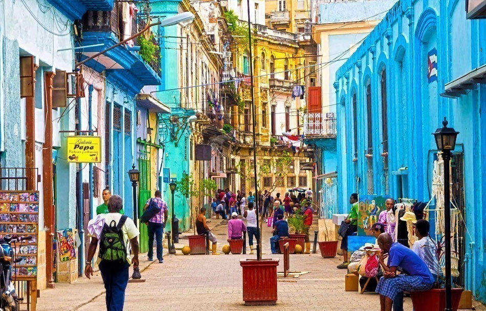 Colorful old buildings in Havana, Cuba | 10 of the Most Colorful Cities in the World
