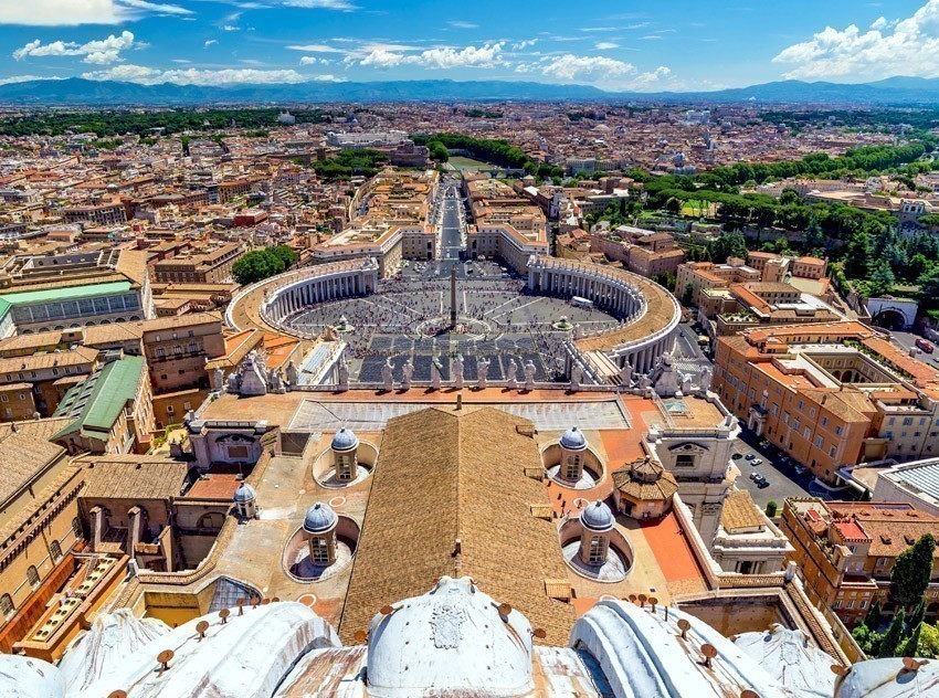 Amazing view of St. Peter’s Square, Vatican City | TOP 10 World-famous City Squares