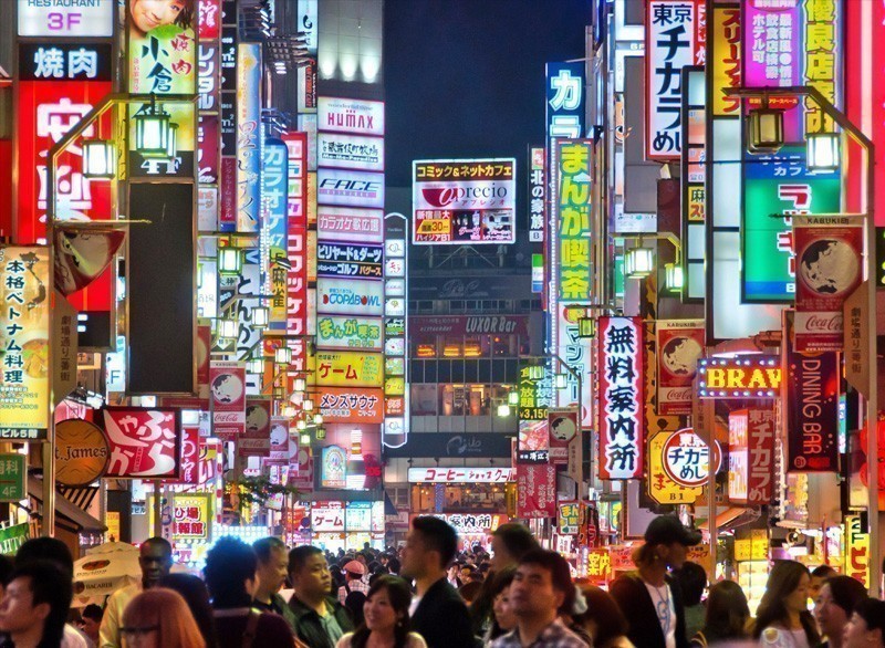 Shinjuku is one of Tokyo's business districts with many international corporate headquarters located here. It is also a famous entertainment area | 10 Must-Visit Cities in Asia