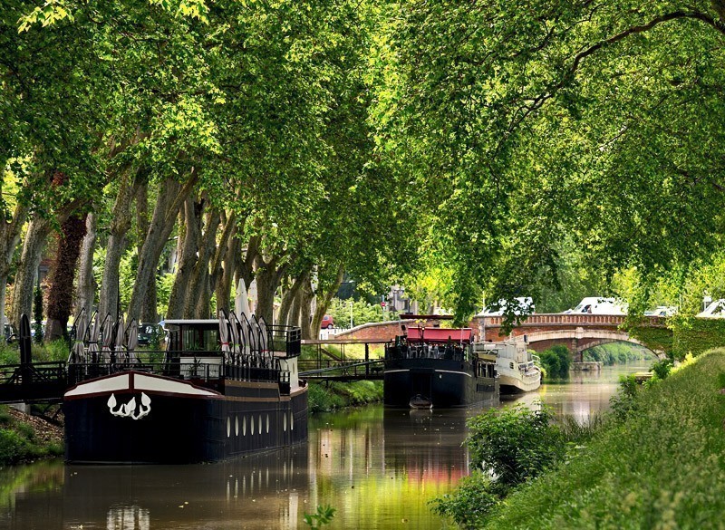 Walk along the canal of midi in Toulouse | 10 Most Exquisite Places to Visit in France
