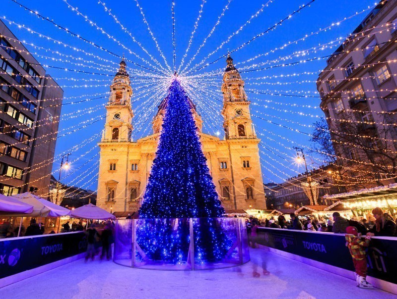 Christmas lights at the St Steven Basilica in Budapest, Hungary. This traditional Christmas fair attracts abut 700,000 visitors each year. | 10 Magical Christmas Markets in Europe