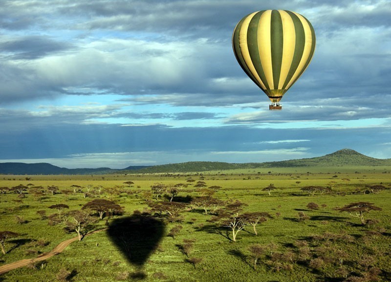 Hot-Air Balloon over Savannah, Serengeti, Tanzania | 10 Best Hot Air Balloon Rides Around The World