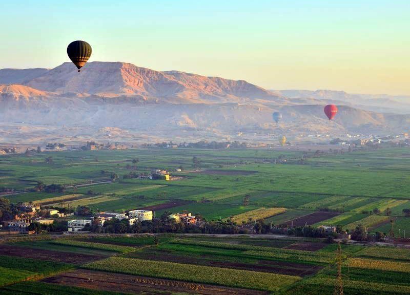 Hot Air Balloons above Luxor, Egypt, at dawn | 10 Best Hot Air Balloon Rides Around The World